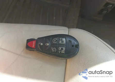 2010 Chrysler Town & Country Limited из США, поврежденный, VIN 2A4RR6DX5AR138075